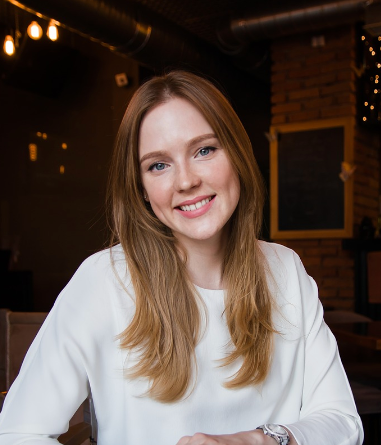 Elizabeth Bending, PGCSE, English Language / Literature, Online Teacher sitting with a white blouse and blonder hair